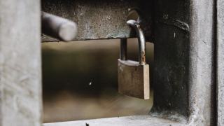 Porte forcée, que faire en premier et qui paie